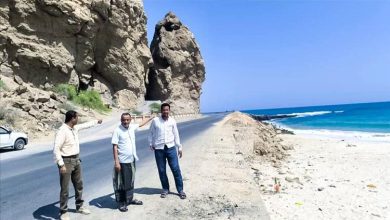 استكمال أعمال صيانة وردميات حواف الخط الدولي موقع الرضم - الشقين