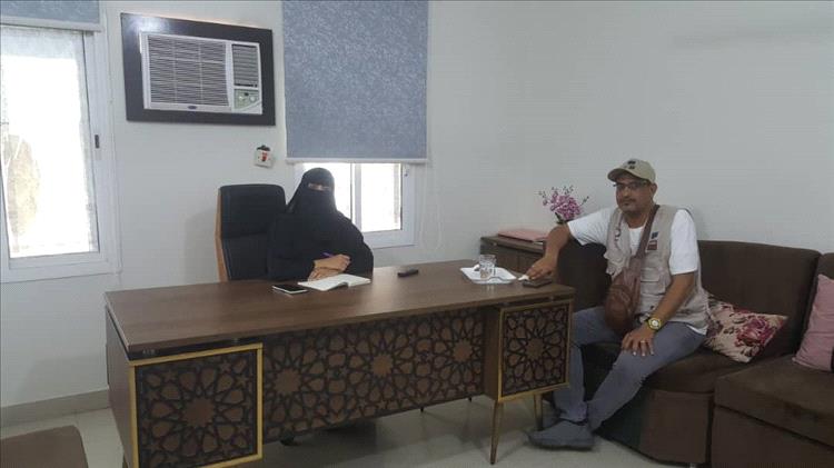 الحكيمي يناقش مع مؤسسة السمو لتنمية المرأة و الطفل كيفية مشاركة المؤسسة في قضايا المناصرة بالمكلا