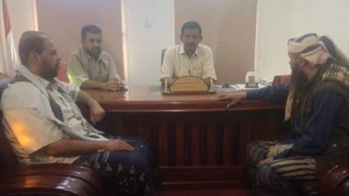 السلطة المحلية بمديرية مودية تجتمع مع الضابط الميداني لمنظمة كير لمناقشة مشروع الغذاء العالمي