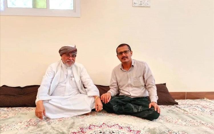 الشيخ محمد الدوعني باعشر يزور مستشار وزير الإعلام والثقافة والسياحة