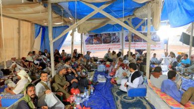 الغيضة.. الوكيل محمد معوضة يستقبل الشيخ محمد كده في مخيم الاعتصام بشأن قضية الطفل الجرادي