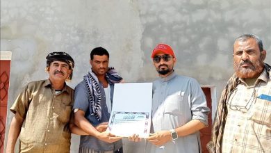 اللجنة المجتمعية في الربوة العليا بردفان تكرم قائد قوات درع الوطن ورئيس اللجنة الإغاثية