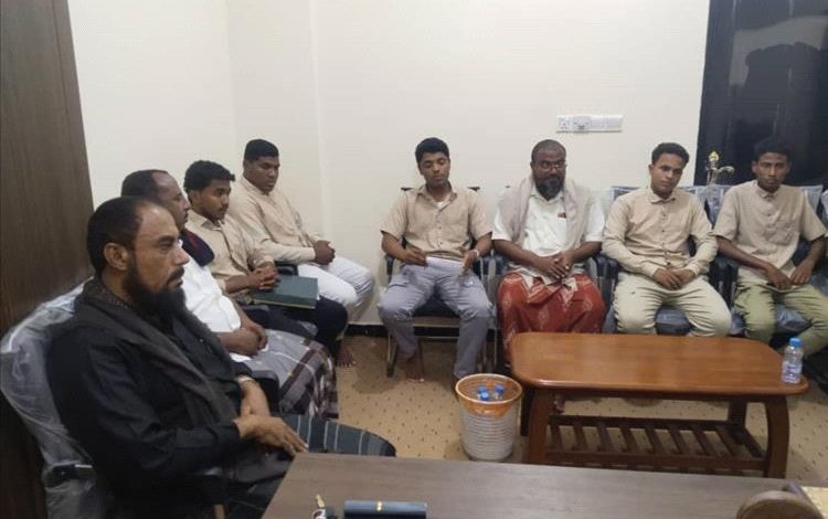 المجلس الطلابي بثانوية الفقيد سالم حسن يكرِّم مدير عام المسيلة تقديرًا لدعمه للأنشطة المدرسية