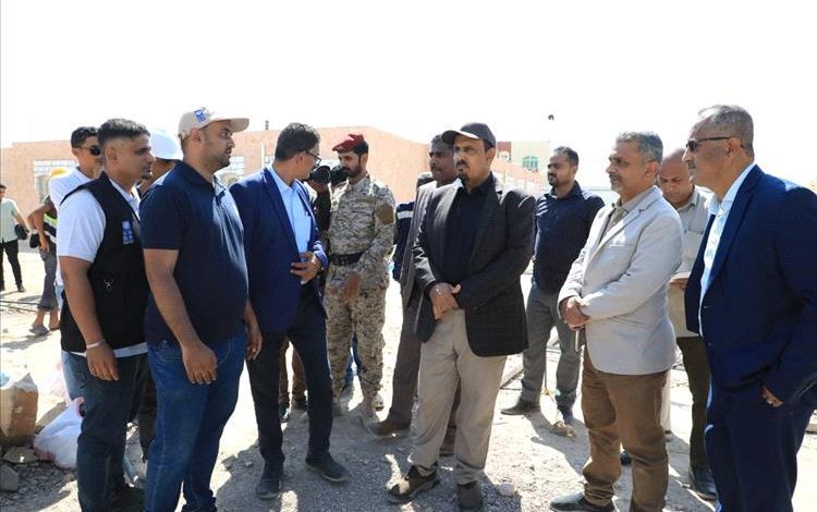 المحافظ بن ماضي يضع حجر الأساس لمشروع "دار الإيواء" بالمكلا بتكلفة 374 ألف دولار