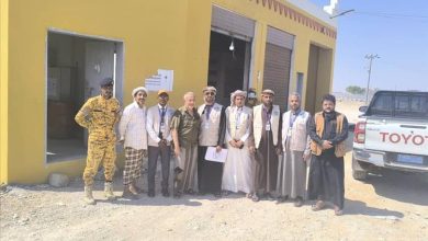 المهرة.. منظمة توب بايو والمؤسسة المحلية للمياه يبحثان تعزيز مشاريع الإمداد المائي