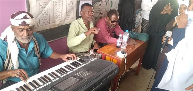 بامطيرة والبصير يشرفان على بروفات حفل الأغنية الثورية الوطنية بمجمع الفتح للبنات بخنفر