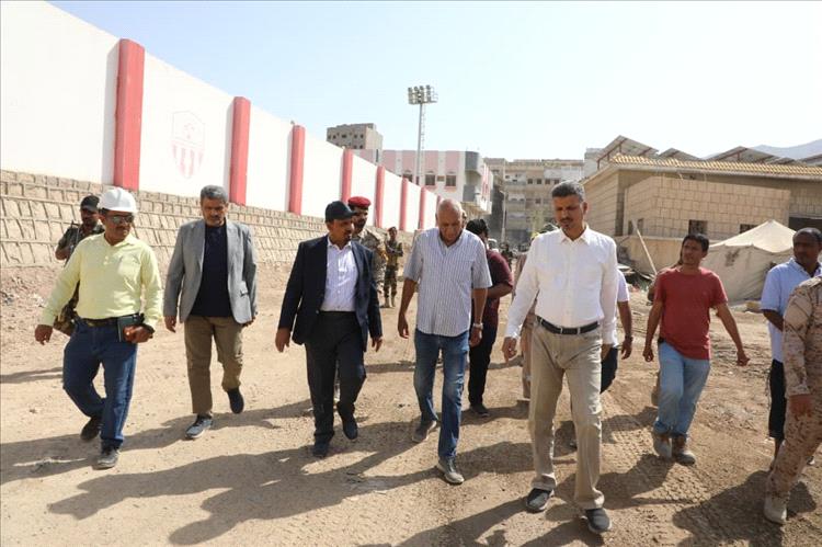 بن ماضي يوجّه بإزالة العوائق العشوائية خلف مشفى حضرموت وسرعة إنجاز سفلتة الشارع المحاذي لسور منشأة نادي الشعب