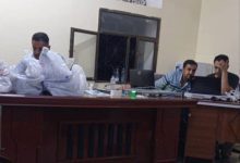 تركيب الأجهزة الكهربائية بفرع الهجرة والجوازات في لودر على قدم وساق