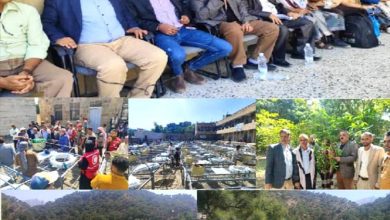 تعز.. جامل والدعيس يدشنان توزيع أدوات زراعية في «المعافر» ويقومان بزيارة مشتل البن