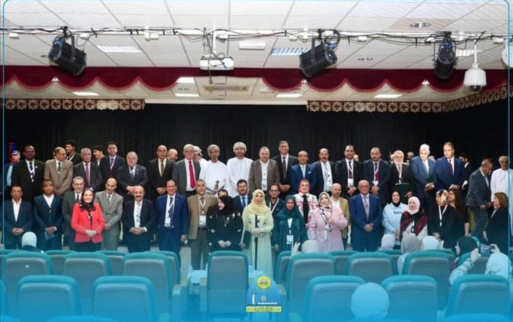 جامعة تعز تواكب التطور التكنولوجي في الملتقى الطلابي الإبداعي العربي بسلطنة عمان