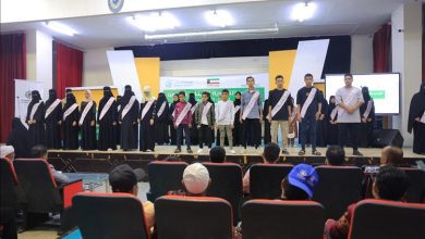 جمعية الوصول الإنساني في تعز تُكَرِّم 300 يتيم ويتيمة من حفظة القرآن والمتميزين تربويًا