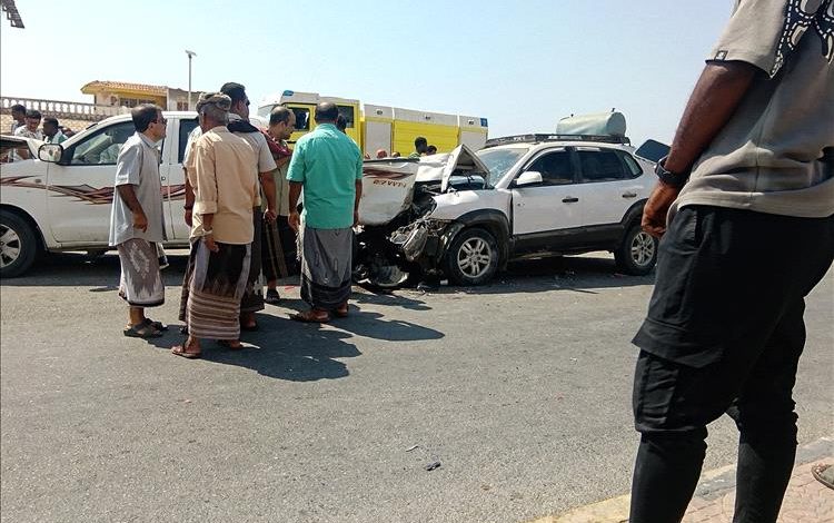 حادث مروري يتسبب بتصادم خمس سيارات في المكلا