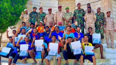 خفر السواحل يختتم دورة تدريبية متقدمة للغوص والإنقاذ البحري لأبناء مديريات وادي حضرموت