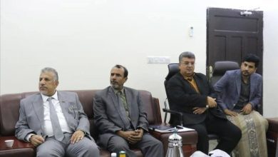 رئيس جامعة المهرة يستقبل فريق التوجيه والرقابة الرئاسي بالمجلس الانتقالي الجنوبي