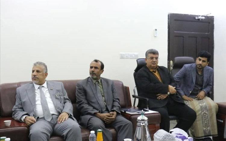 رئيس جامعة المهرة يستقبل فريق التوجيه والرقابة الرئاسي بالمجلس الانتقالي الجنوبي