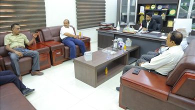 رئيس جامعة المهرة يلتقي هيئة تحرير مجلة الجامعة للعلوم الإنسانية