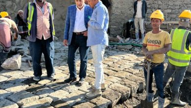 رئيس مجلس إدارة إقليم اليمن يتفقد أعمال صيانة طريق الأعروق – حيفان