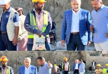 رئيس مجلس إدارة إقليم اليمن يتفقد سير صيانة طريق «الأعروق - حيفان» الرابط بين تعز وعدن