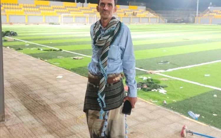 رئيس ملتقى شباب أبين يزور ملعب نادي عرفان