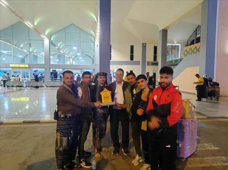 رئيس نادي شباب المسيمير ورئيس انتقالي المديرية يستقبلان البطل يونس حسين ناصر