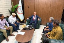 رئيس هيئة مستشفى الرازي أبين يلتقي وزير الخدمة المدنية ويشيد بدعم الوزير وتفهمه الوضع الوظيفي بالهيئة