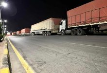 سائقو الشاحنات يدخلون في إضراب مفتوح احتجاجًا على جبايات جديدة في سيئون