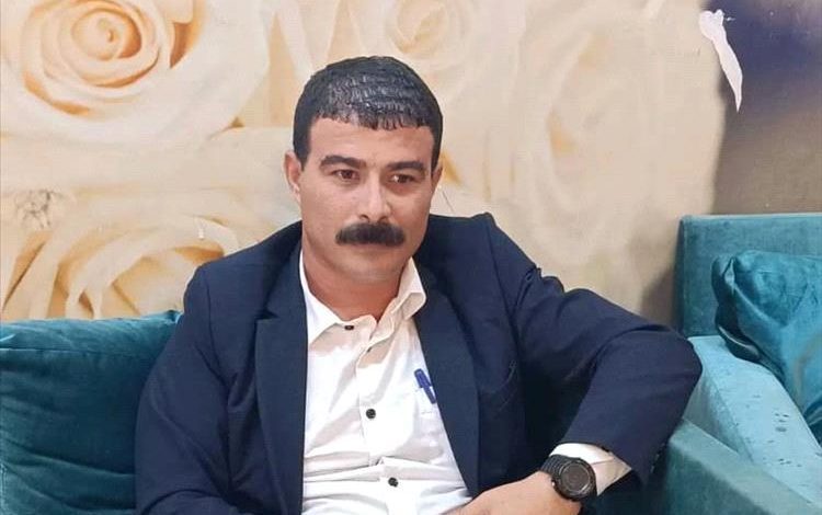 سلطان الاحمدي يشيد بدور مدير عام مديرية خنفر ويعتبره نموذجا في الإخلاص والتفاني