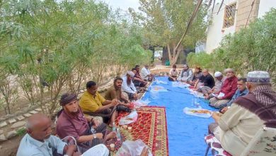 شخصيات اجتماعية ووجاهات في جعار تعقد لقاءً موسعًا لمناقشة قضايا وتحديات المدينة