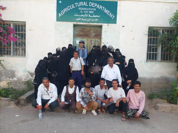 طلاب كلية الزراعة بجامعة لحج ينفذون رحلة علمية إلى مركز الأبحاث الزراعية