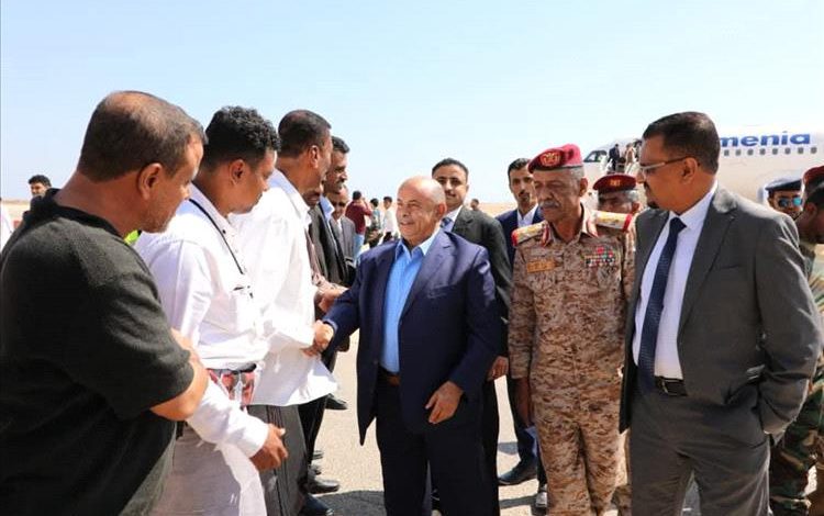 عاجل: محافظ حضرموت سالم الخنبشي يصل المكلا