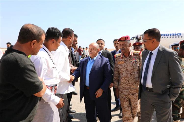 عاجل: محافظ حضرموت سالم الخنبشي يصل المكلا