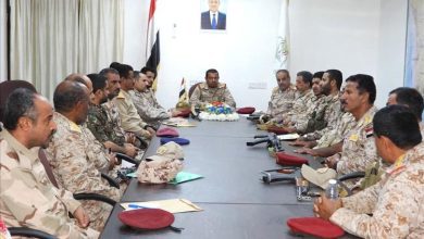 قائد المنطقة السادسة العسكرية اللواء حنتف يعقد اجتماعاً بقيادات الوحدات لمناقشة المستجدات الأمنية