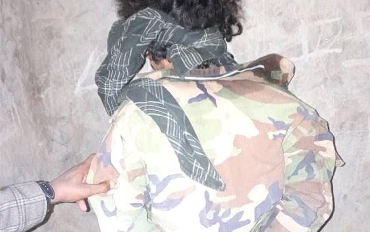 قوات الأمن في لودر تضبط متهمًا بتفجير قنبلة صوتية في المدينة