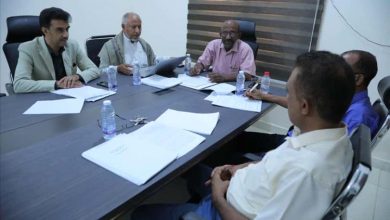 لجنة الوصف والتوصيف الوظيفي بجامعة المهرة تناقش مسودتها الأولى