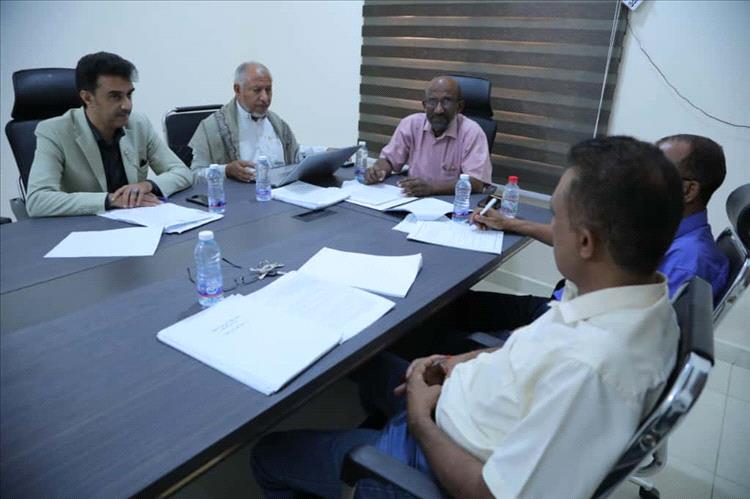 لجنة الوصف والتوصيف الوظيفي بجامعة المهرة تناقش مسودتها الأولى