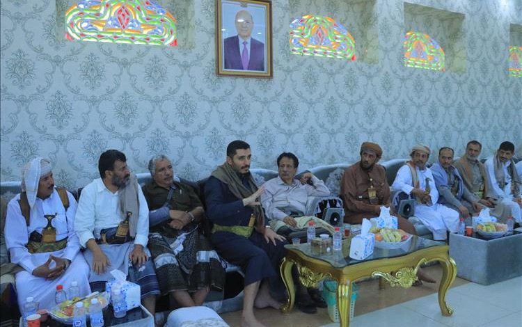 محافظ المهرة يلتقي وكيل محافظة ذمار لمتابعة قضية مقتل الطفل "همام" الجرادي