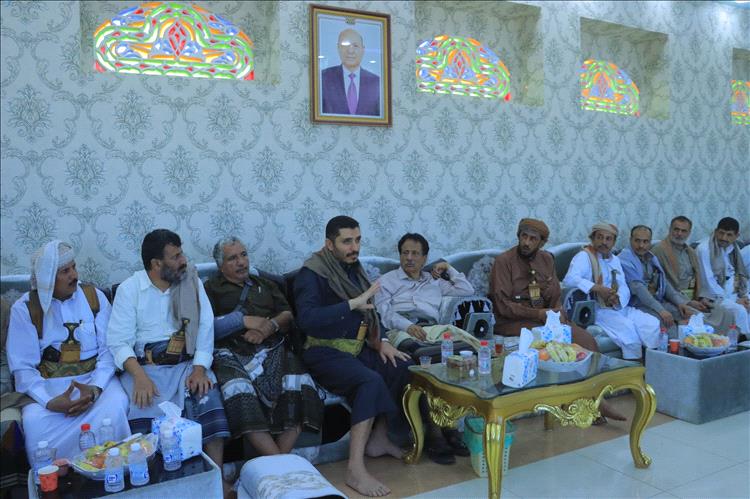 محافظ المهرة يلتقي وكيل محافظة ذمار لمتابعة قضية مقتل الطفل "همام" الجرادي