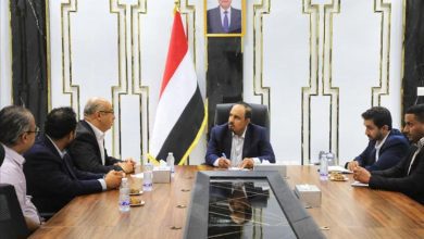 محافظ حضرموت يبحث مع وفد منظمة اليونيسكو تعزيز التعاون في حماية التراث الثقافي