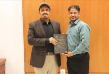 محافظ حضرموت يتسلم رسالة ماجستير تدعو لمعالجة القصور القانوني في المسؤولية الجنائية لذوي العاهة العقلية