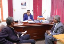 محافظ شبوة يوجّه بأولوية توظيف أبناء المحافظة في خطة التوظيف العام الصادر عن وزارة الخدمة المدنبة