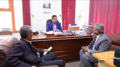 محافظ شبوة يوجّه بأولوية توظيف أبناء المحافظة في خطة التوظيف العام الصادر عن وزارة الخدمة المدنبة