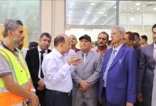 محافظ لحج ونائب وزير الصناعة يزوران مصنعي الإسمنت والمرطبات لتعزيز الاستثمار ودعم الصناعة الوطنية