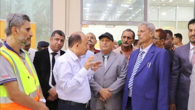 محافظ لحج ونائب وزير الصناعة يزوران مصنعي الإسمنت والمرطبات لتعزيز الاستثمار ودعم الصناعة الوطنية