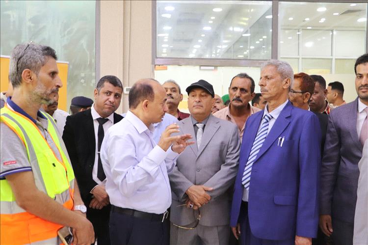 محافظ لحج ونائب وزير الصناعة يزوران مصنعي الإسمنت والمرطبات لتعزيز الاستثمار ودعم الصناعة الوطنية