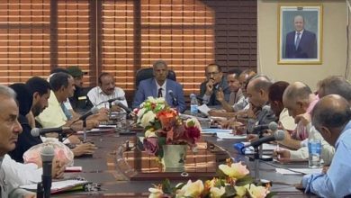 محافظ لحج يناقش تقارير التعليم الفني والأشغال العامة ويؤكد الالتزام بالإصلاحات الاقتصادية