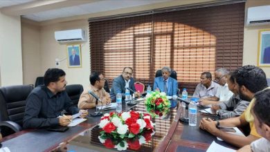 محافظ لحج يناقش مع مديري المديريات المشاريع المقترحة ضمن الخطة التنموية الشاملة للمحافظة