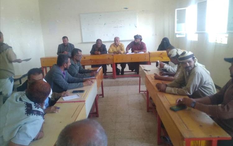 مدير تربية لودر يلتقي برؤساء الاقسام والموجهين لمناقشة التحديات والارتقاء بالتعليم