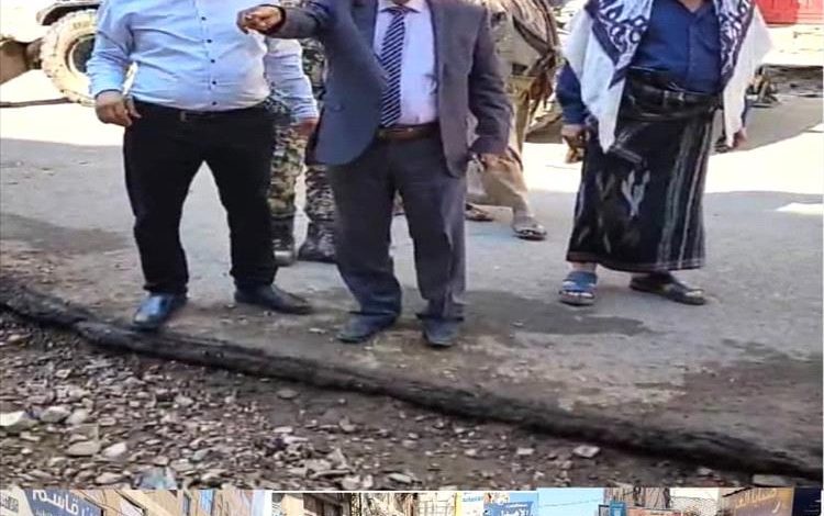 مدير عام "القاهرة" يتفقد أعمال السفلته الجارية في شارع التحرير الأسفل بتعز