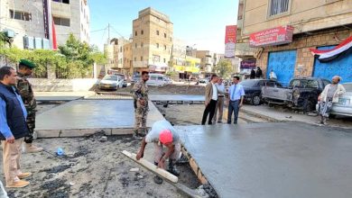 مدير عام «القاهرة» يتفقد أعمال الصب الخرساني في شارع طلحة أمام مبنى مؤسسة الكهرباء