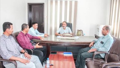 مدير عام بروم ميفع يناقش مع مديري هيئة الأراضي والأشغال العامة بالمديرية عدد من القضايا والمستجدات